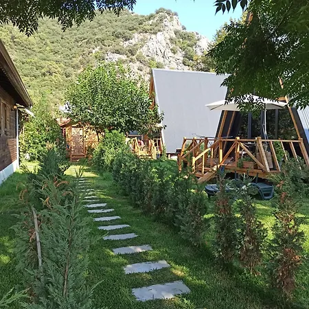 بيت للعطل Eden Garden Apart Evleri